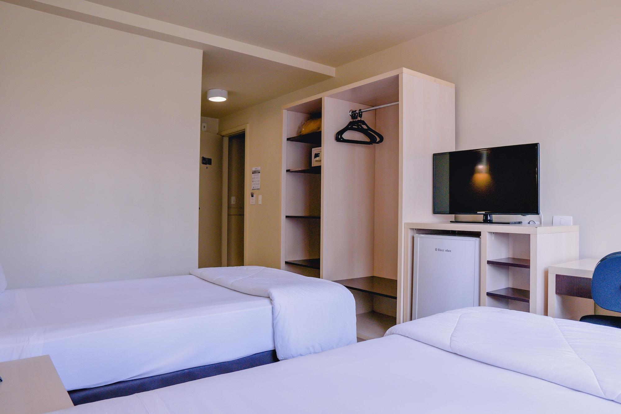 Hotel Master - 1,6 Km Do Estadio Couto Pereira - Show 3*